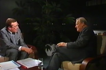 Fotoausschnitt aus einem Interview von Horst Schättle mit Willy Brandt für die ZDF-Sendung „Zeugen des Jahrhunderts“ im Dezember 1988, zur Frage, was man im Exil über den Holocaust wusste.